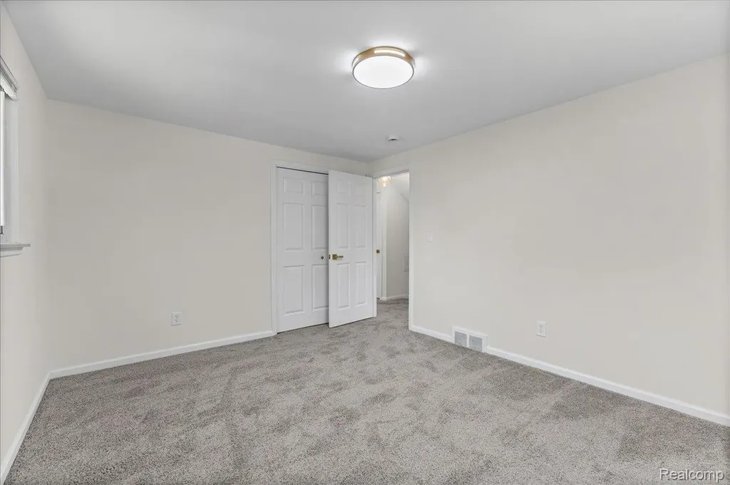 5925 Strathdon Way Waterford Charter Township MI 48327