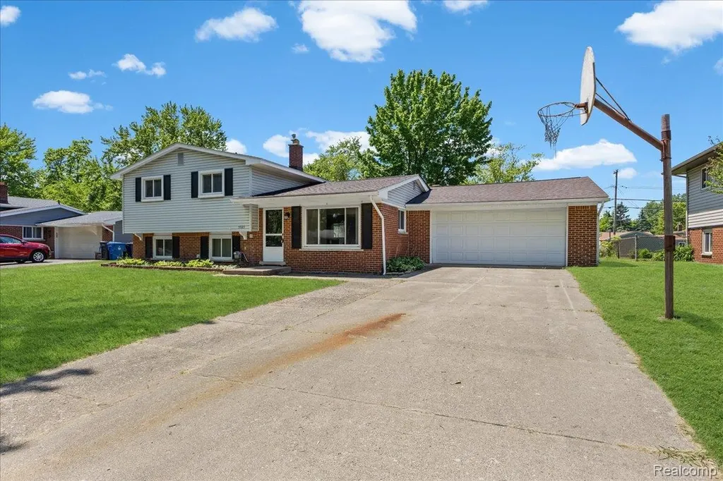 5925 Strathdon Way Waterford Charter Township MI 48327