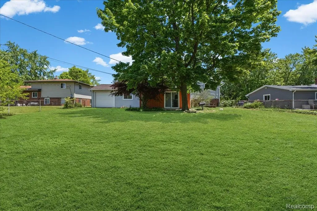 5925 Strathdon Way Waterford Charter Township MI 48327