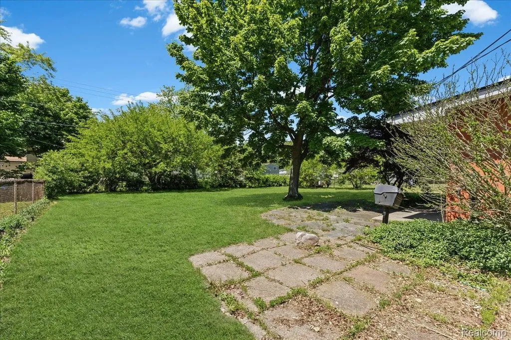 5925 Strathdon Way Waterford Charter Township MI 48327