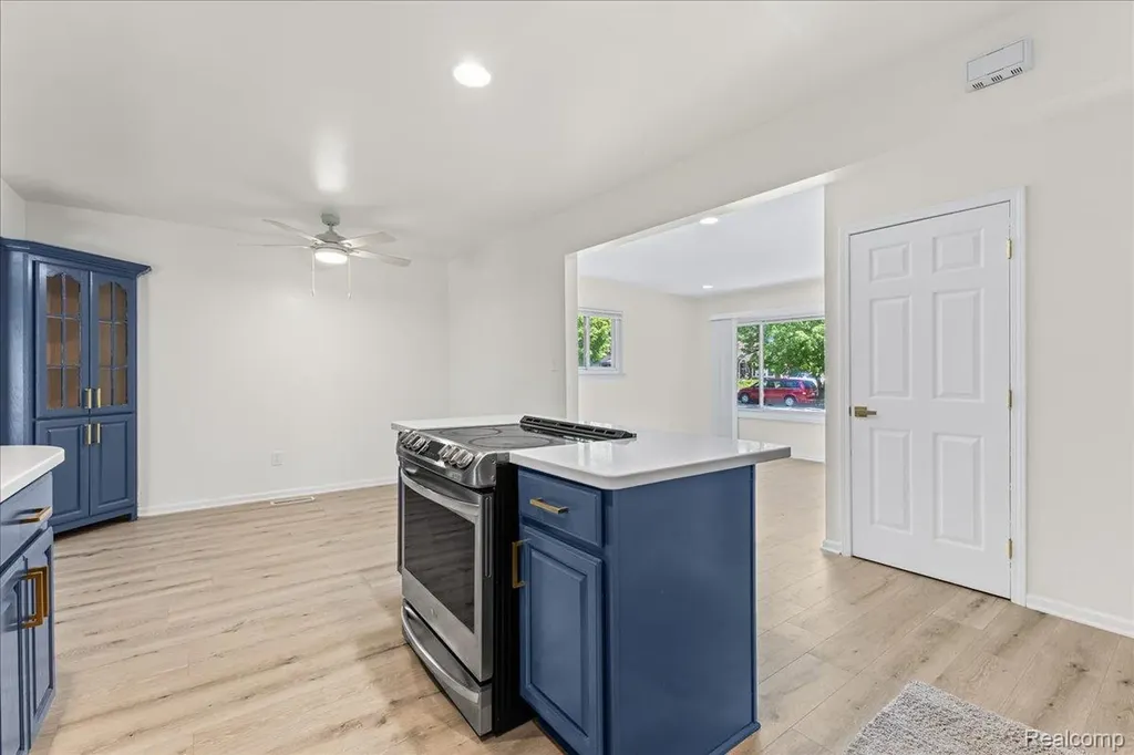 5925 Strathdon Way Waterford Charter Township MI 48327