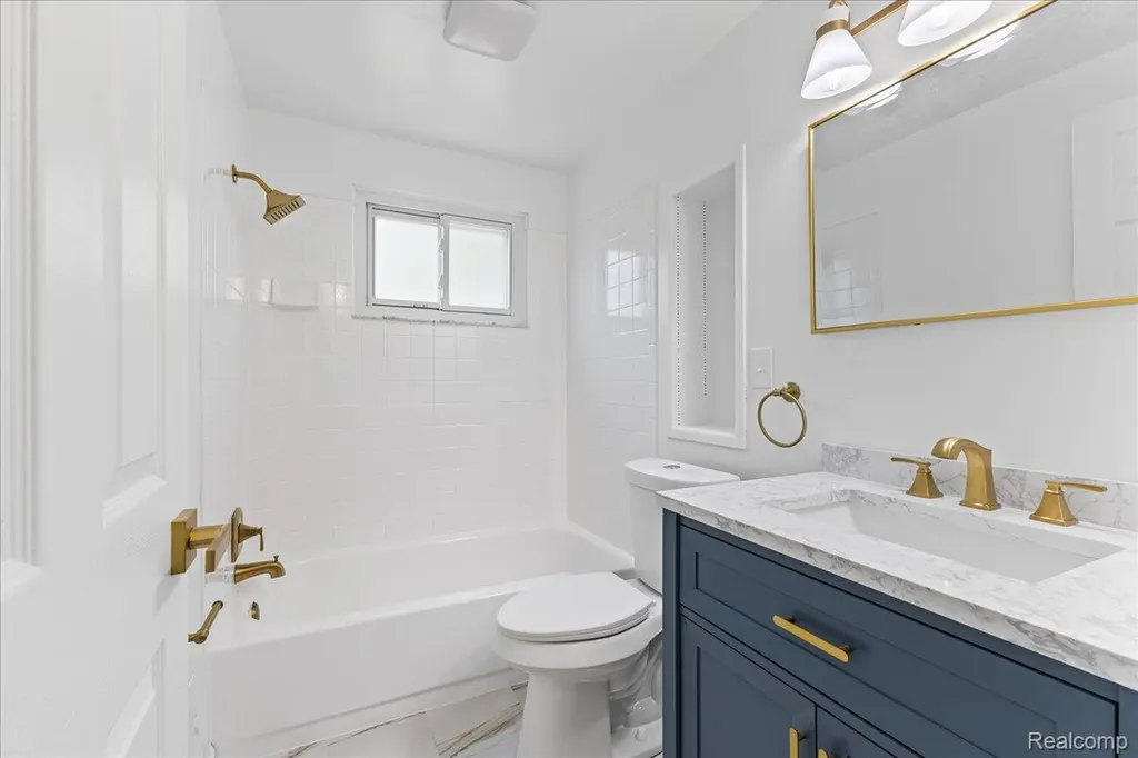 5925 Strathdon Way Waterford Charter Township MI 48327