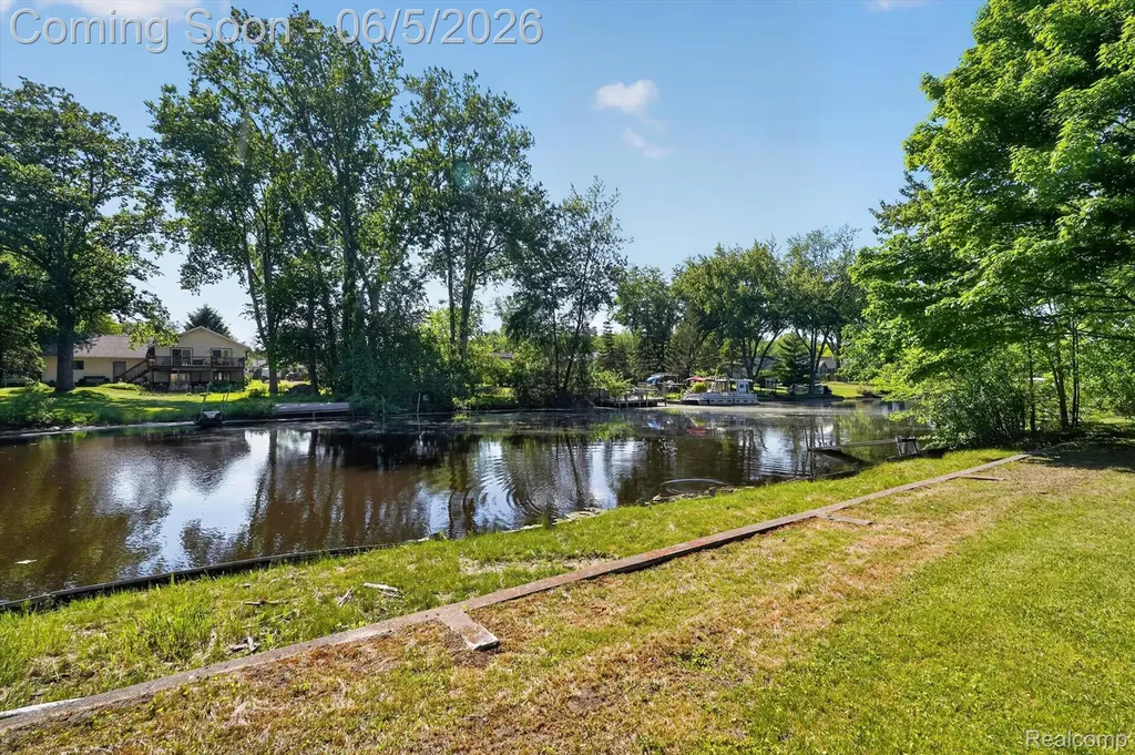14232 North Road Fenton Charter Township MI 48430