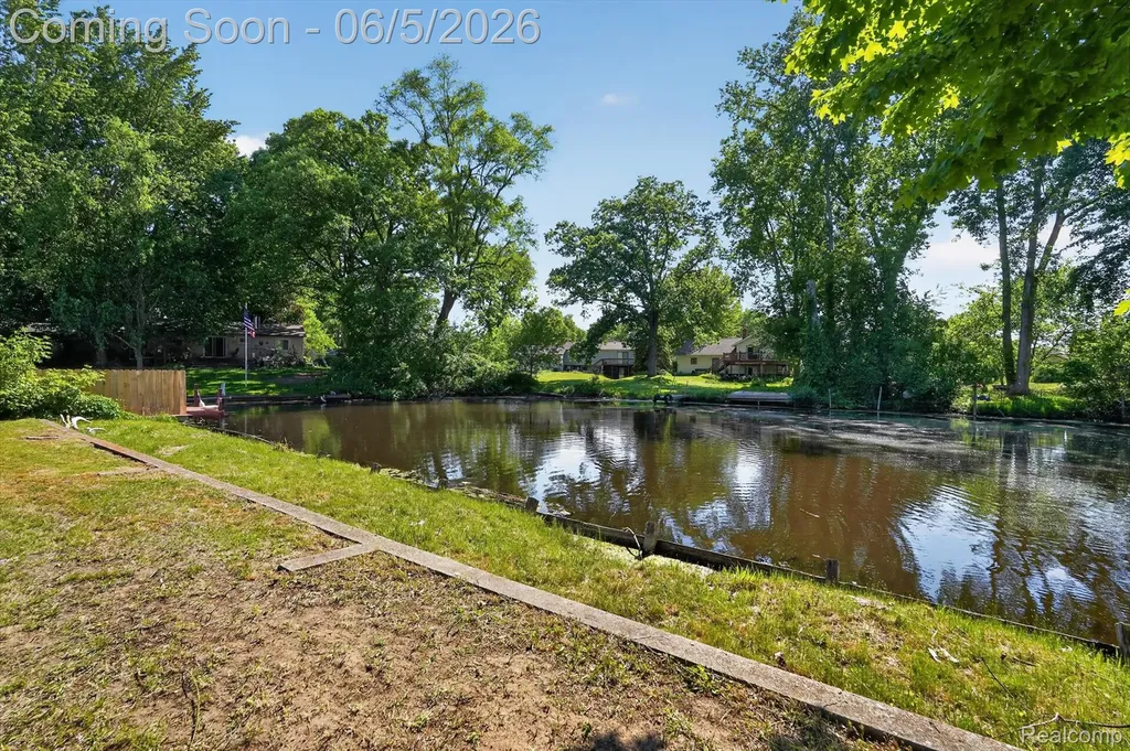 14232 North Road Fenton Charter Township MI 48430