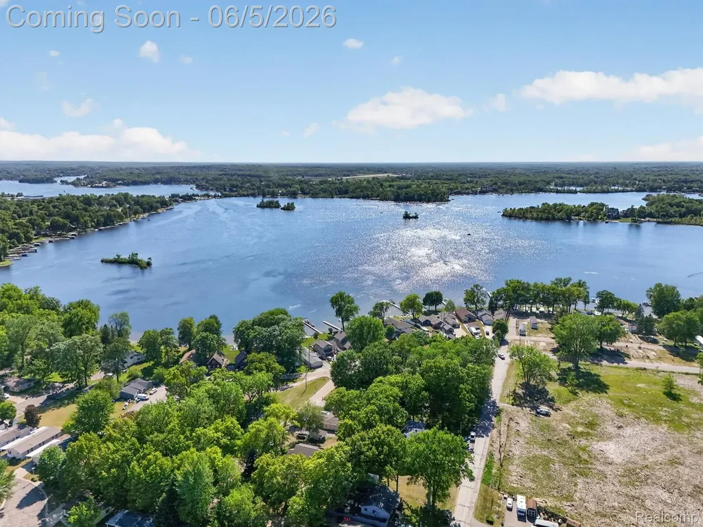 14232 North Road Fenton Charter Township MI 48430