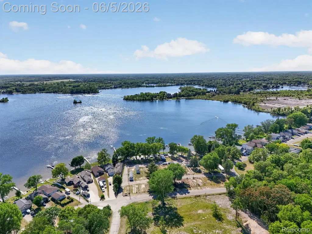 14232 North Road Fenton Charter Township MI 48430