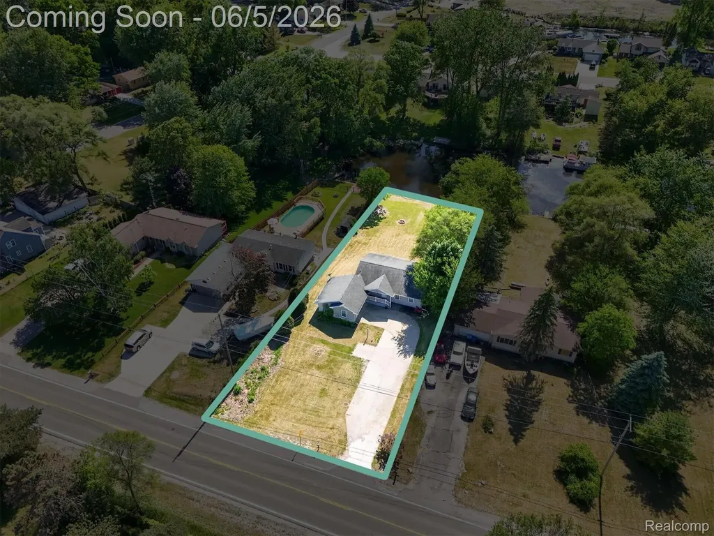 14232 North Road Fenton Charter Township MI 48430