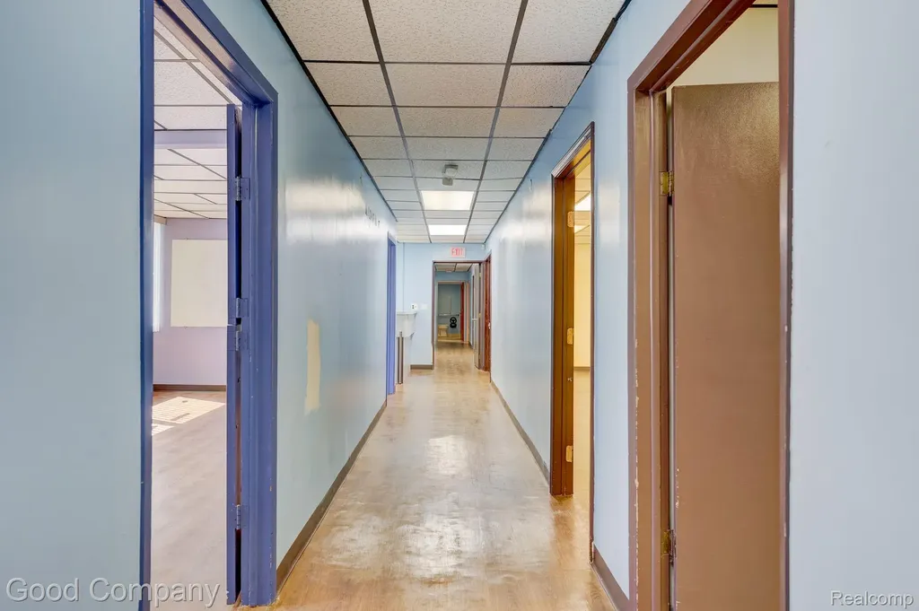 10440 W 9 Mile Road Oak Park City MI 48237