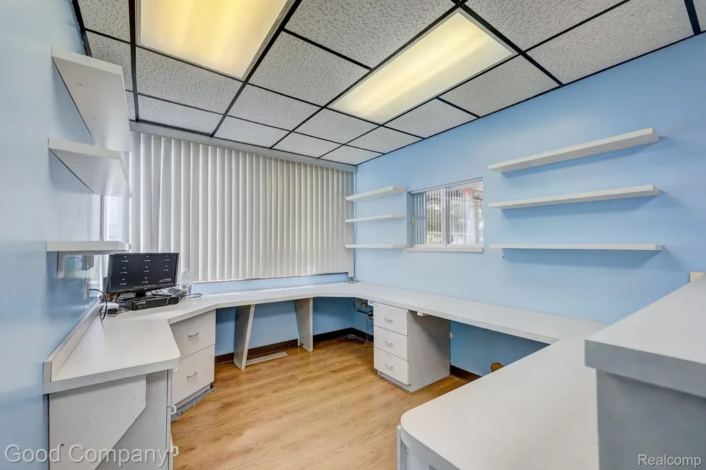 10440 W 9 Mile Road Oak Park City MI 48237