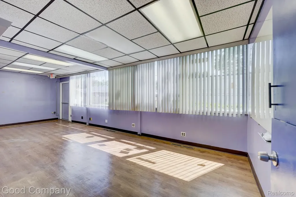 10440 W 9 Mile Road Oak Park City MI 48237