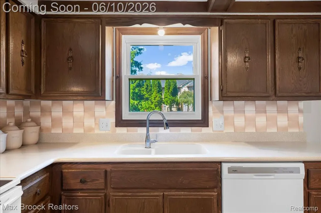 217 Stonetree Circle Rochester Hills City MI 48309
