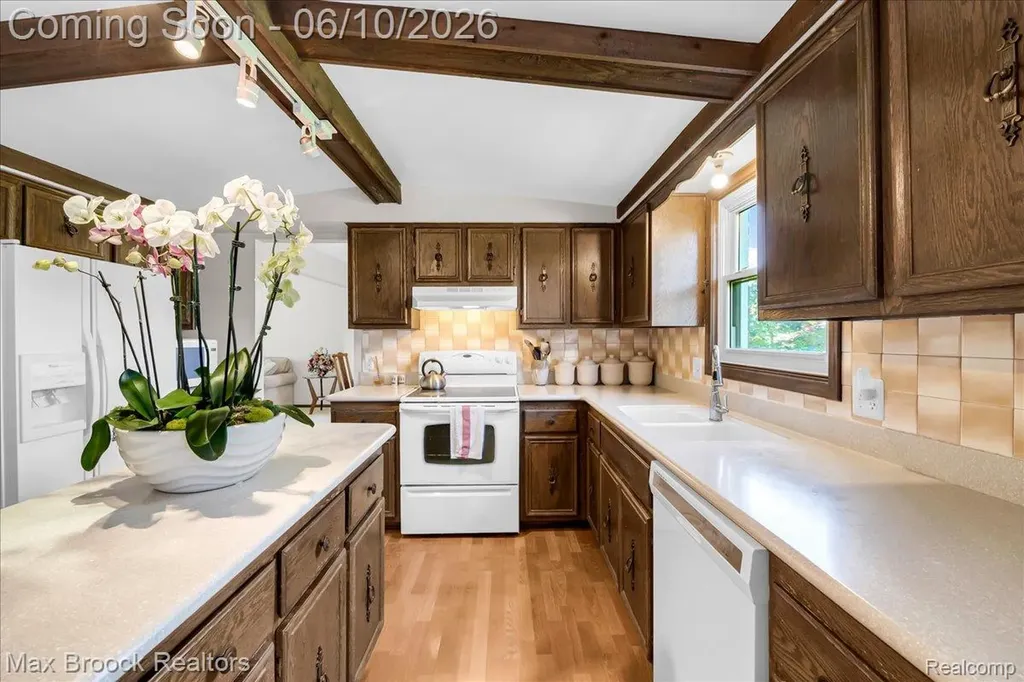 217 Stonetree Circle Rochester Hills City MI 48309