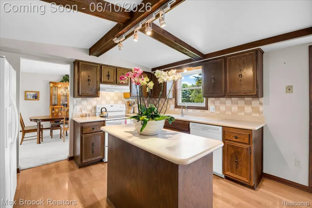 217 Stonetree Circle Rochester Hills City MI 48309