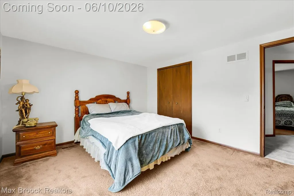 217 Stonetree Circle Rochester Hills City MI 48309