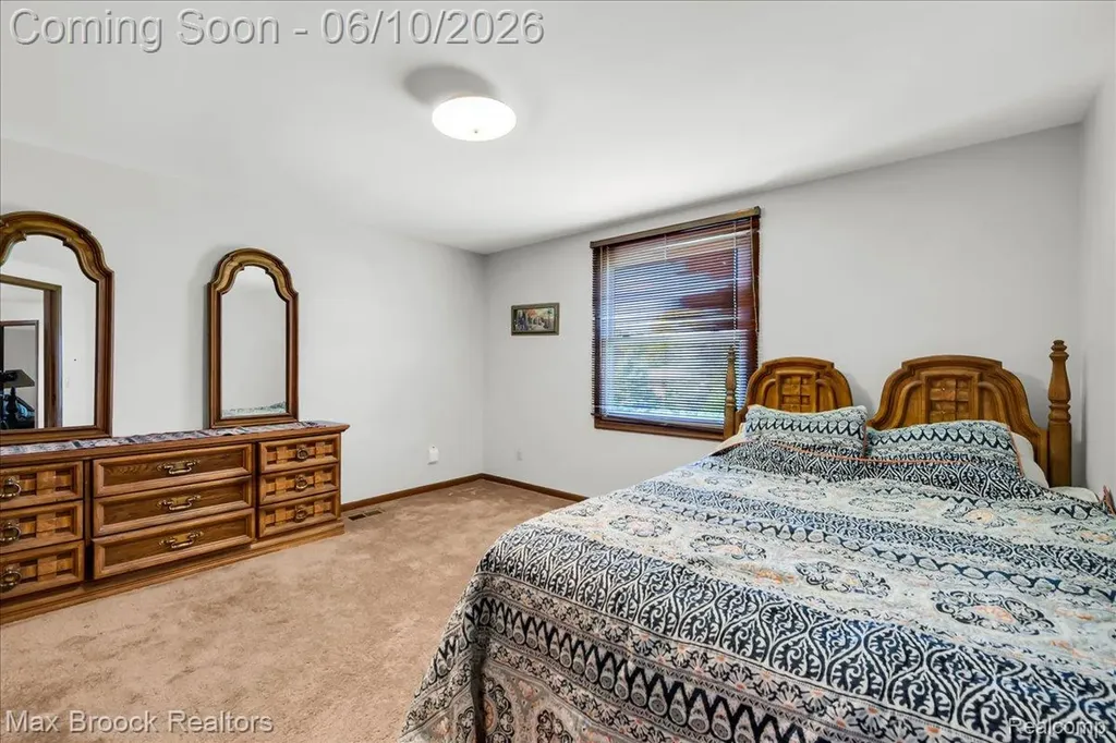 217 Stonetree Circle Rochester Hills City MI 48309
