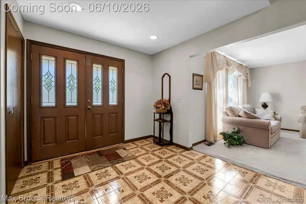 217 Stonetree Circle Rochester Hills City MI 48309