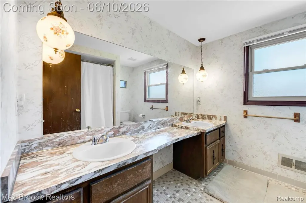 217 Stonetree Circle Rochester Hills City MI 48309