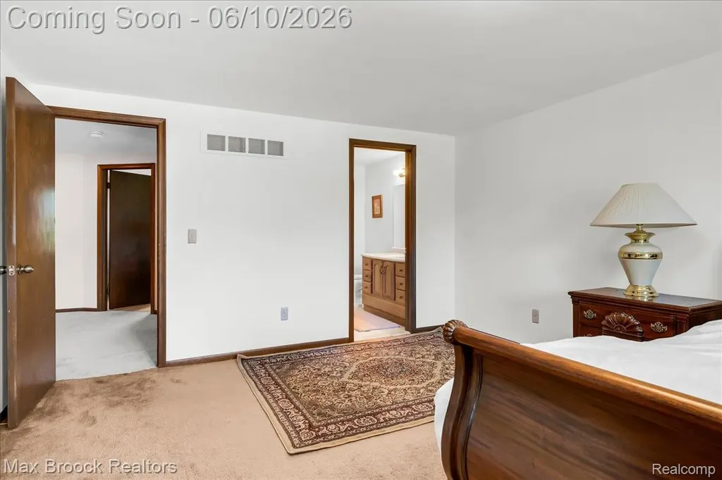 217 Stonetree Circle Rochester Hills City MI 48309