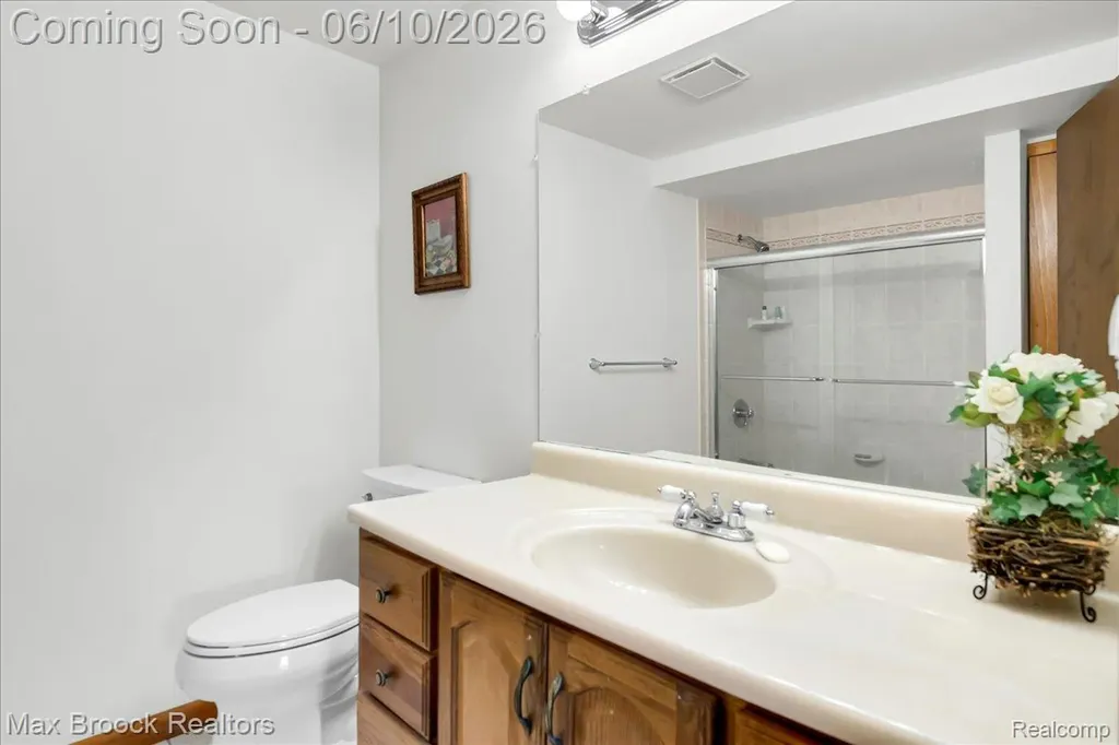 217 Stonetree Circle Rochester Hills City MI 48309