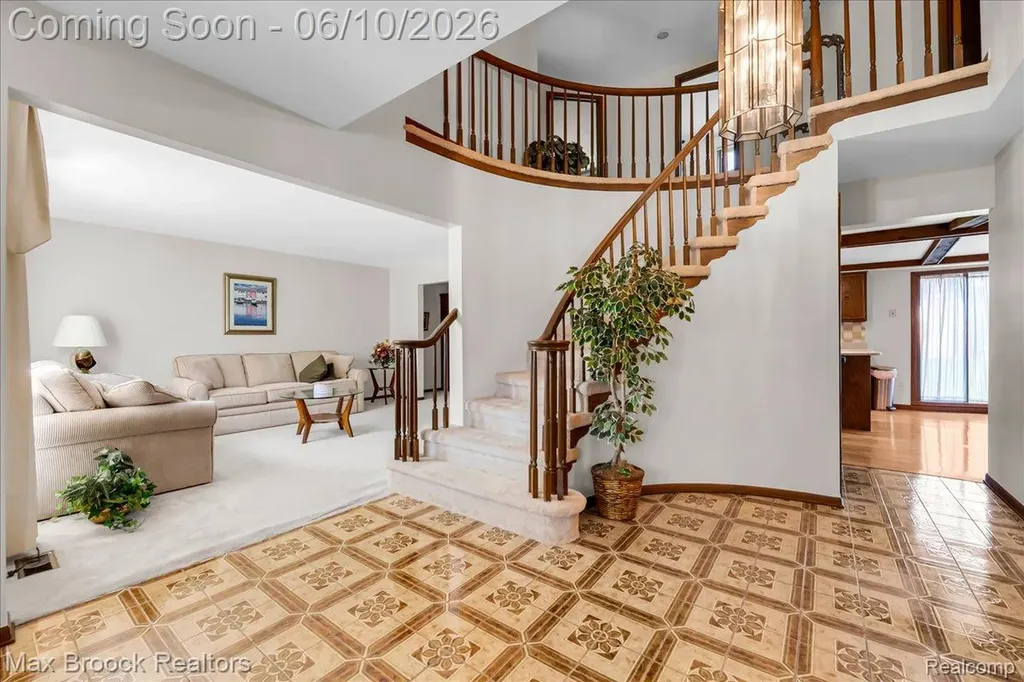217 Stonetree Circle Rochester Hills City MI 48309