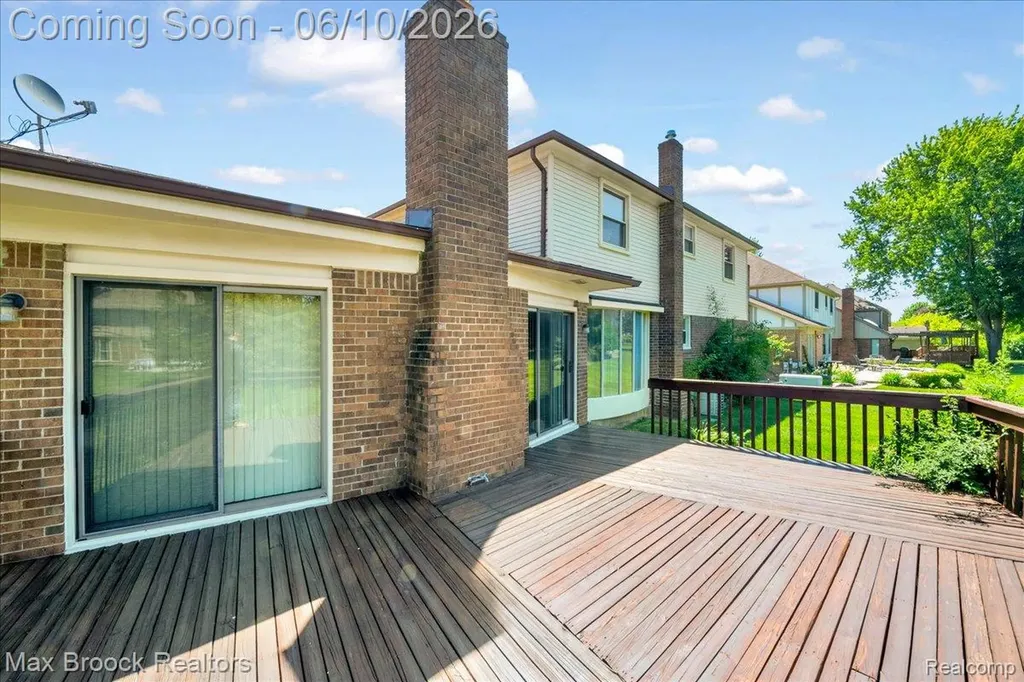 217 Stonetree Circle Rochester Hills City MI 48309