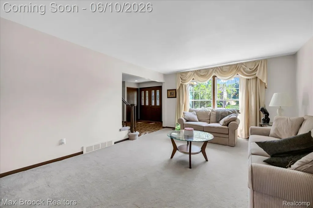 217 Stonetree Circle Rochester Hills City MI 48309