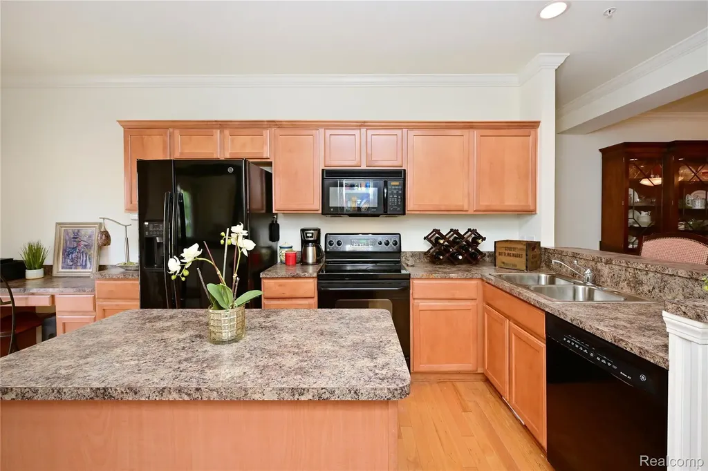 3263 Camden Drive Troy City MI 48084