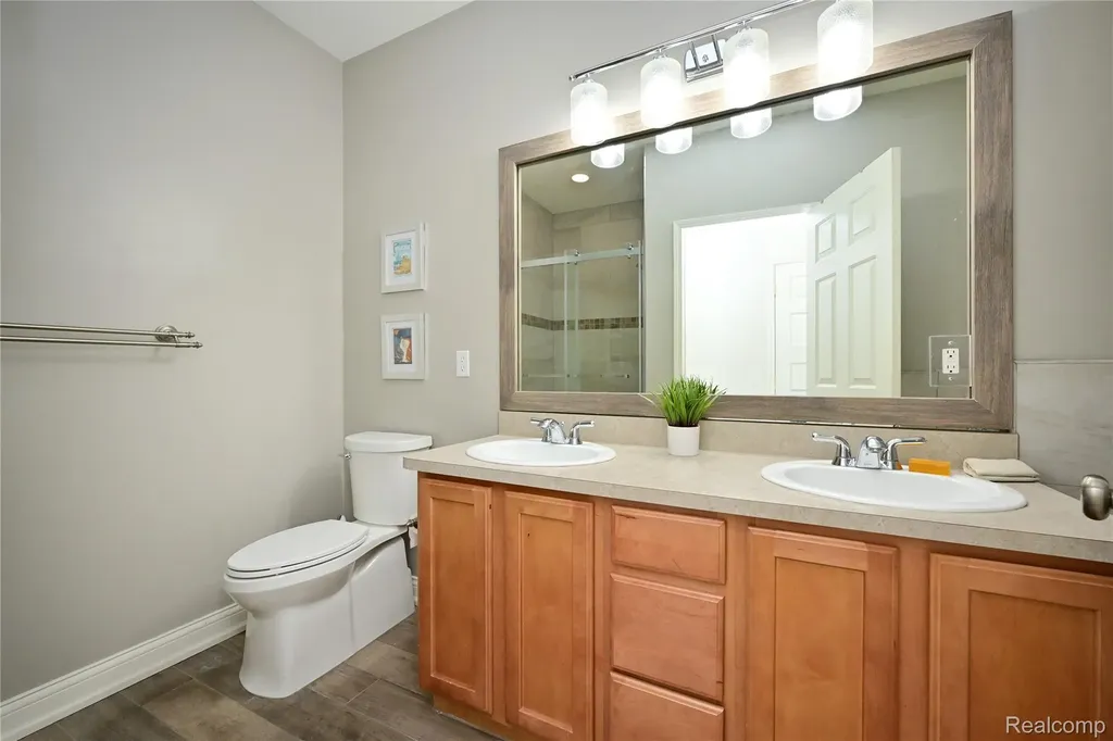 3263 Camden Drive Troy City MI 48084