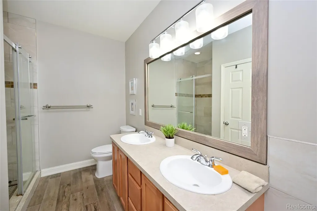 3263 Camden Drive Troy City MI 48084