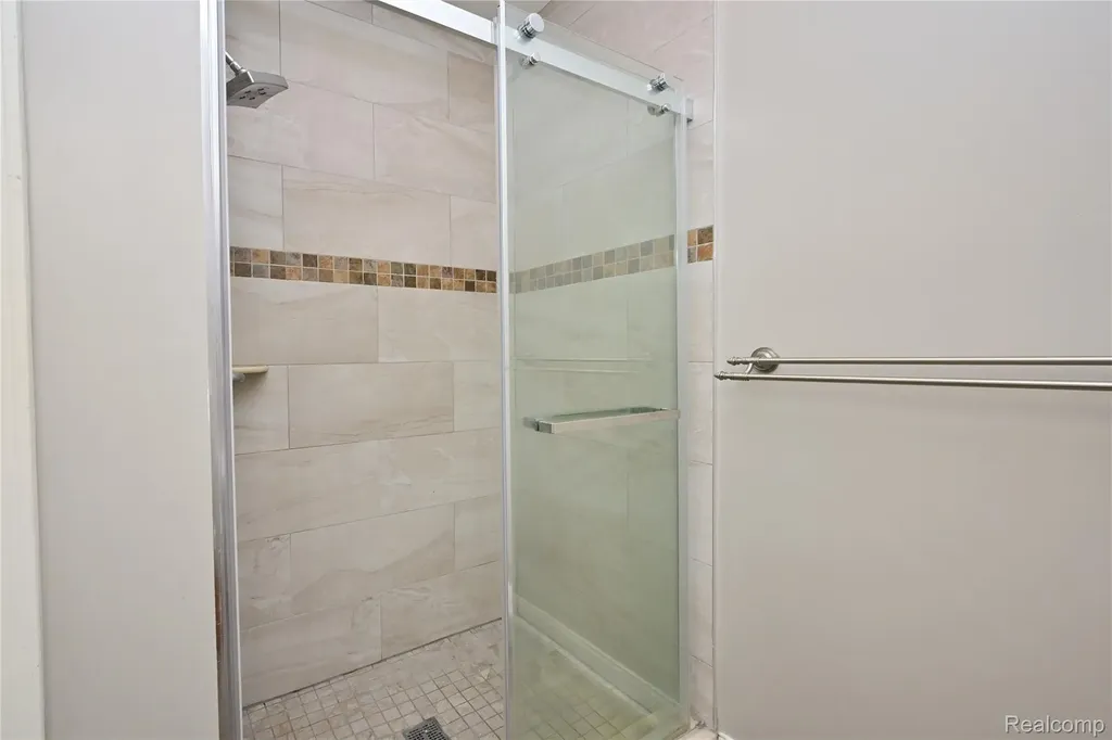 3263 Camden Drive Troy City MI 48084