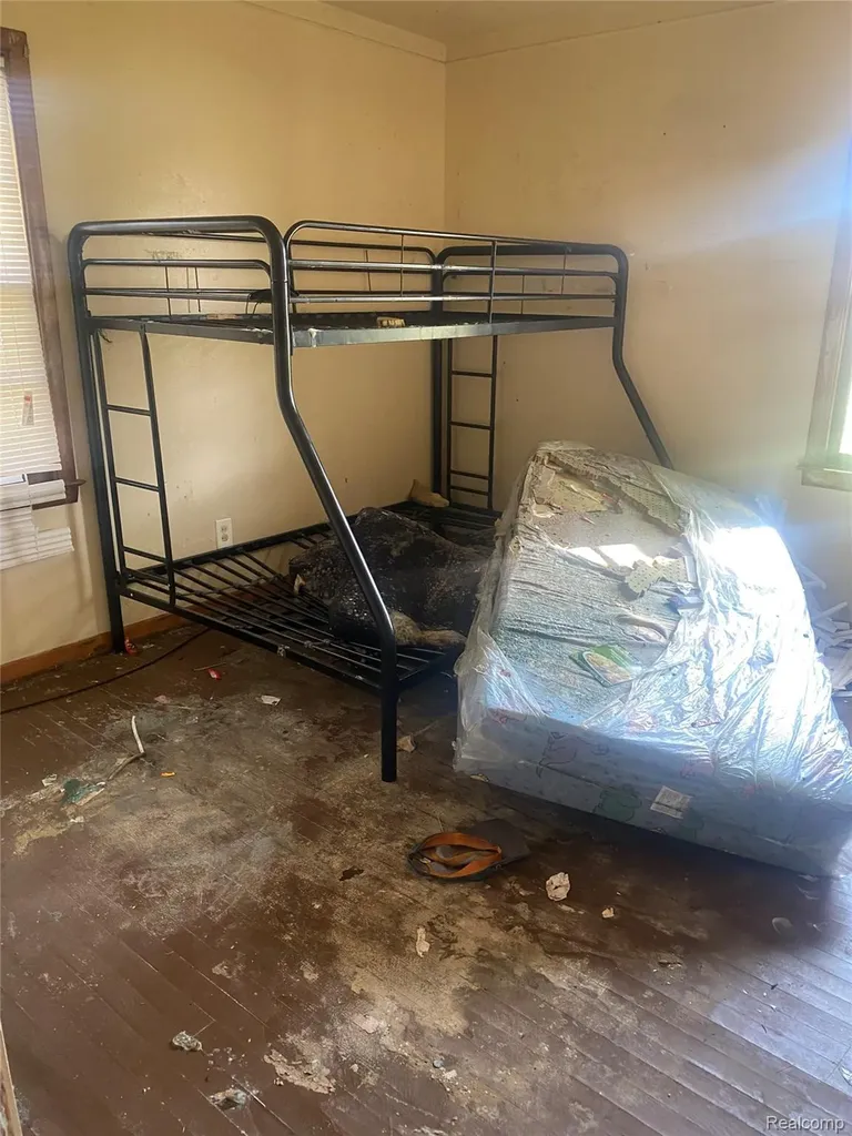 16551 Tacoma Detroit City MI 48205