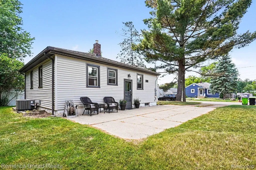 1024 Lee Street Fenton City MI 48430