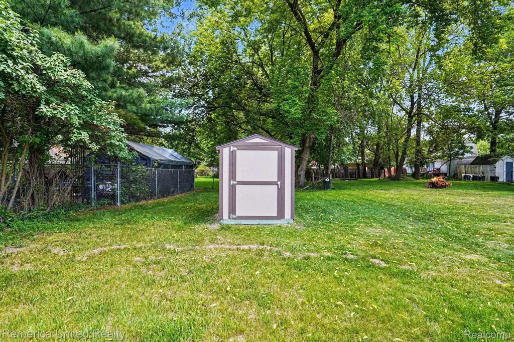 1024 Lee Street Fenton City MI 48430