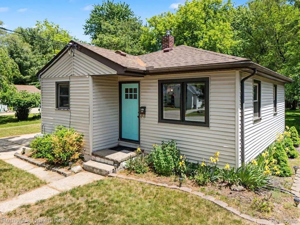 1024 Lee Street Fenton City MI 48430