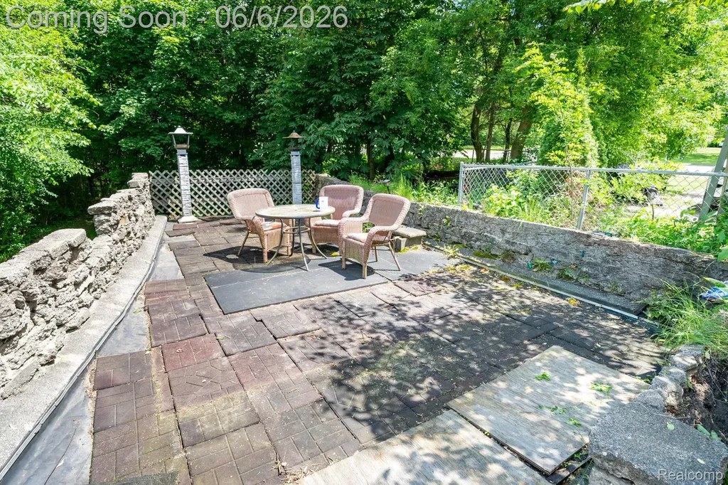 27912 6 Mile Road Livonia City MI 48152