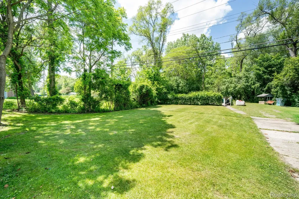 27912 6 Mile Road Livonia City MI 48152