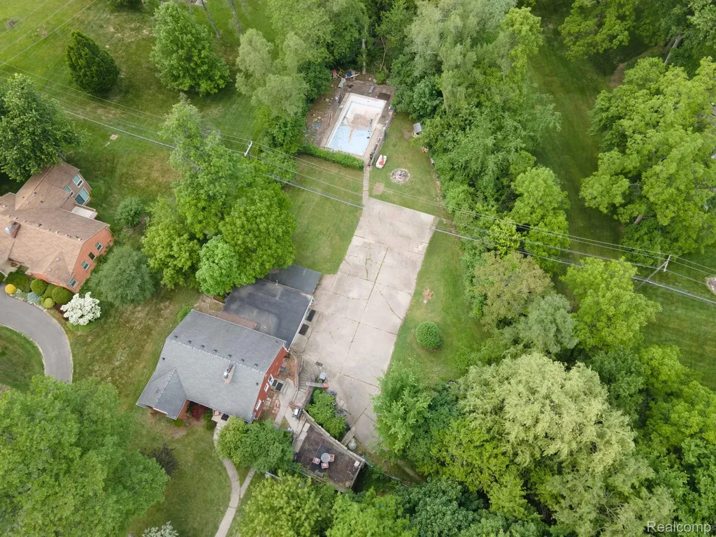 27912 6 Mile Road Livonia City MI 48152
