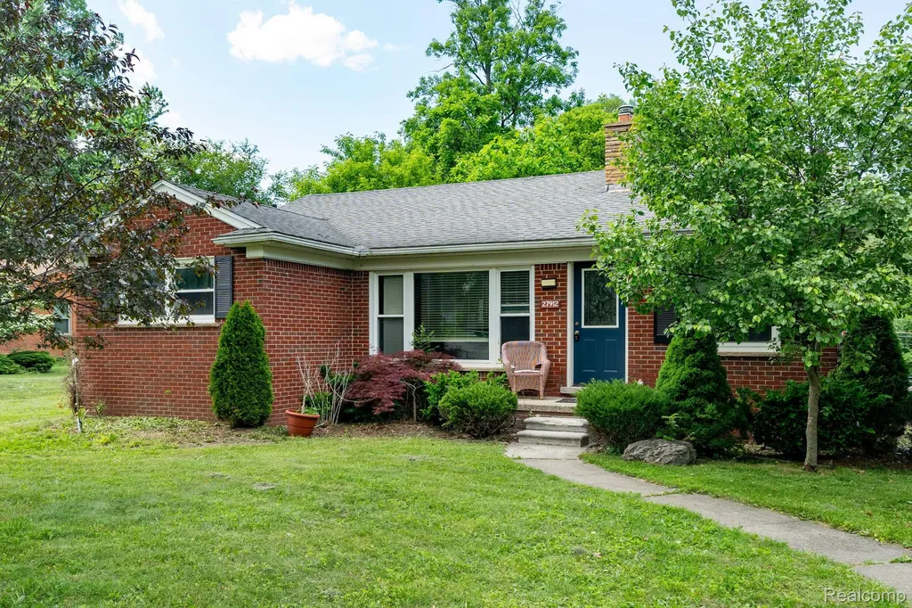 27912 6 Mile Road Livonia City MI 48152