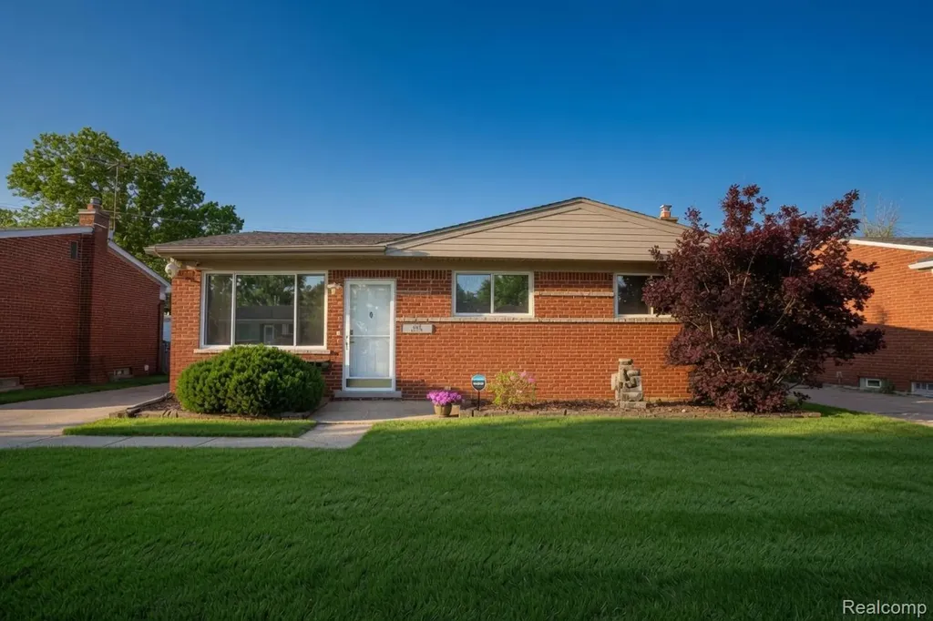 18584 Blue Island Court Roseville City MI 48066