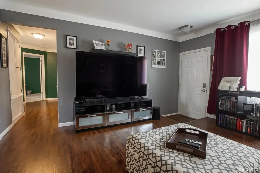 18584 Blue Island Court Roseville City MI 48066