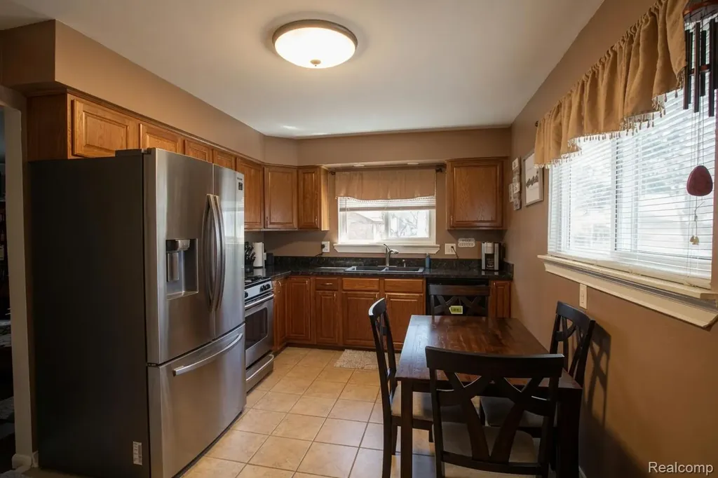 18584 Blue Island Court Roseville City MI 48066