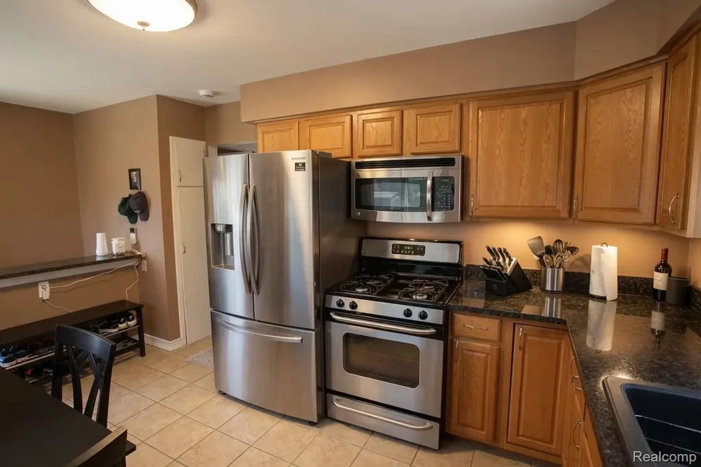 18584 Blue Island Court Roseville City MI 48066