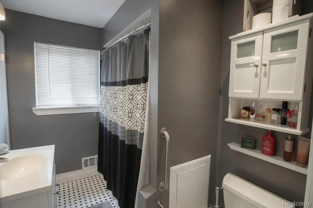 18584 Blue Island Court Roseville City MI 48066