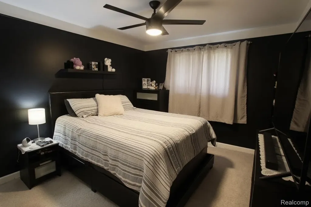 18584 Blue Island Court Roseville City MI 48066