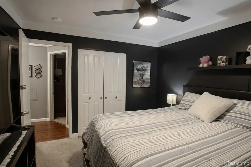 18584 Blue Island Court Roseville City MI 48066