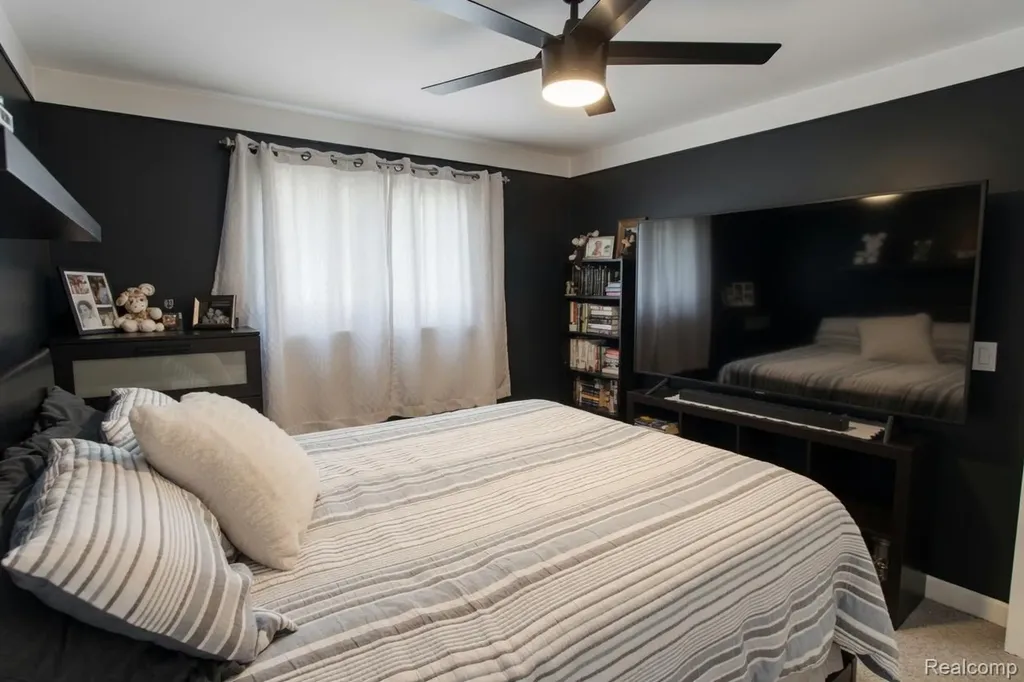 18584 Blue Island Court Roseville City MI 48066