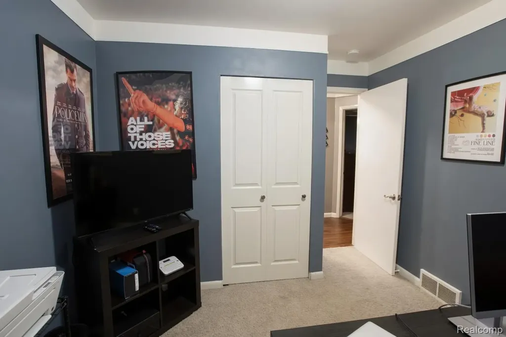 18584 Blue Island Court Roseville City MI 48066