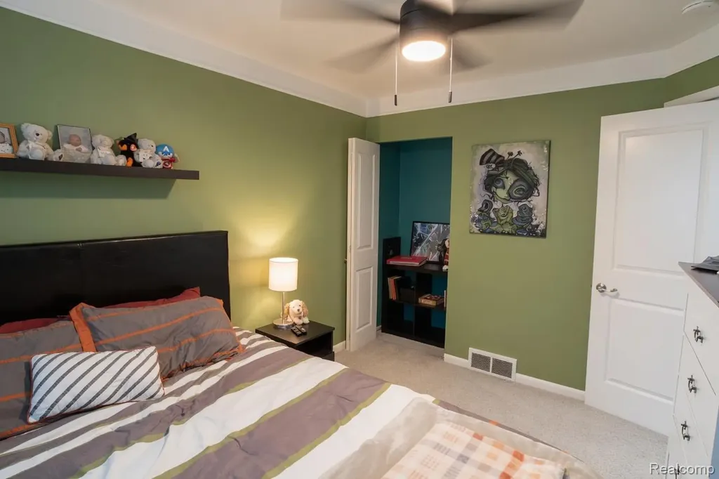 18584 Blue Island Court Roseville City MI 48066