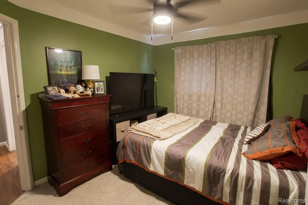 18584 Blue Island Court Roseville City MI 48066