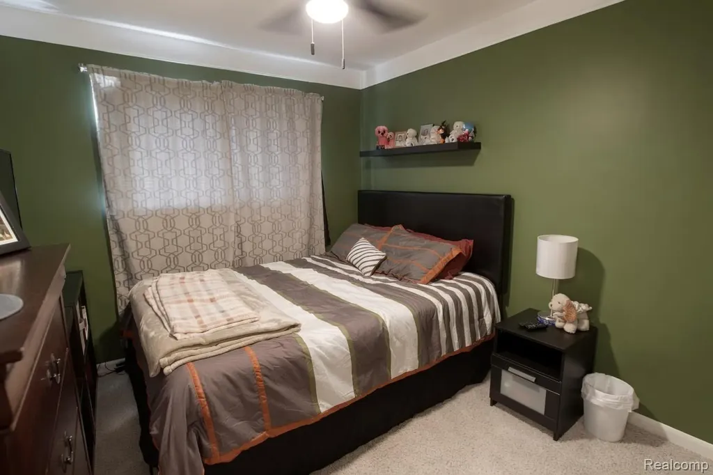 18584 Blue Island Court Roseville City MI 48066